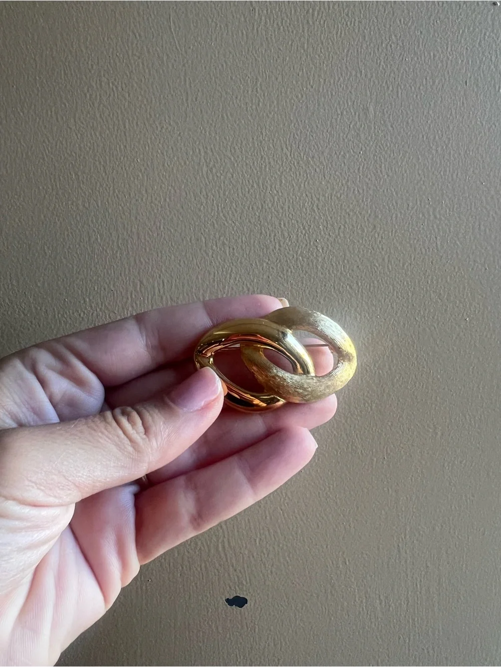 Vintage Napier Gold Tone Interlocking Oval Brooch